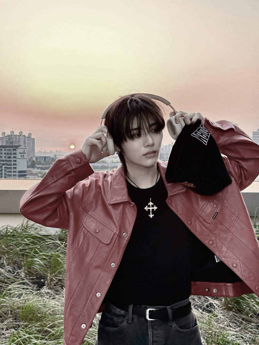 Taesxan's tweet photo. Sun(kissed) me first. https://t.co/2rNjpKGEkG