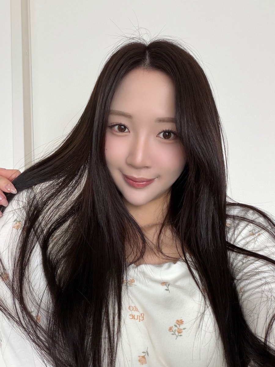msmchum1016's tweet photo. LADOR新商品! 
上品で透明感のある香りエンジェルミュゲ🪽
・パフュームヘアオイル エンジェルミュゲ 80ml 

「まるで髪に塗る香水」と呼ばれるほど香りが良く、香水の代わりとしても使えるヘアオイル✨

https://t.co/Lei28ylK3I

#PR #lddor #ラドール #Qoo10メガ割 #ヘアオイル https://t.co/7U38BQpZXo