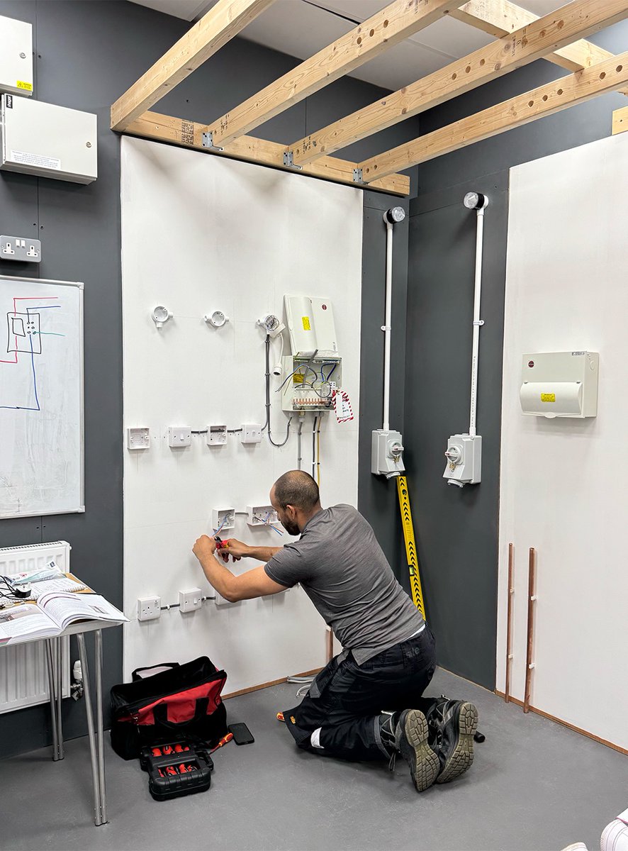 Logic4training's tweet photo. Thinking about a career change? Become an Electrician!⚡🔧

Our Electrical Training Packages for New Entrants are designed for beginners looking to gain practical skills, industry qualifications, and work towards an ECS Gold Card. 💼💪

Start your journey today:  https://t.co/NNfSxvtCQb💡

#ElectricianTraining #BecomeAnElectrician #TradeSkills #Logic4training