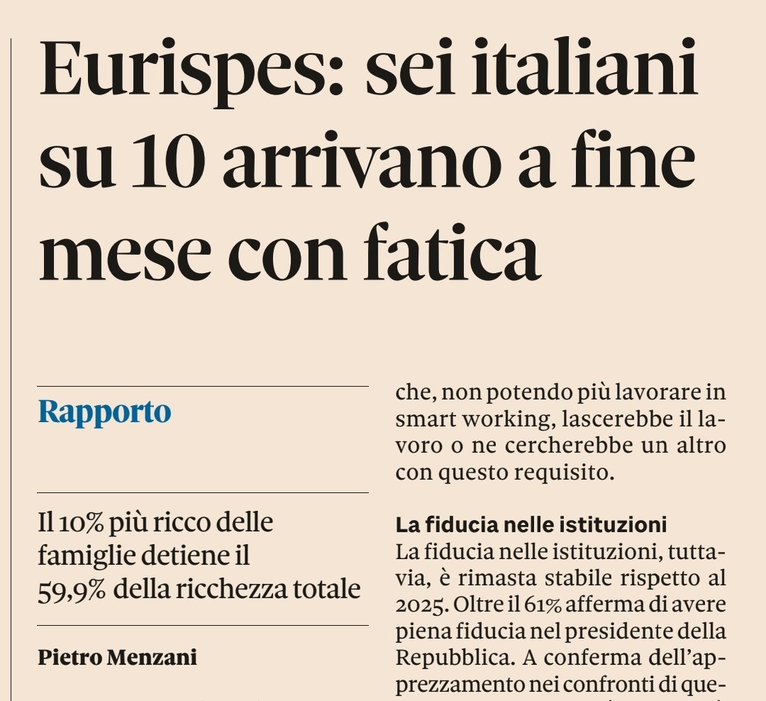 Gitro77's tweet photo. Il 62% degli italiani fa fatica ad arrivare e fine mese, il 45% a pagare l'affitto, il 29% le bollette, il 28% il mutuo e il 25% le spese mediche. Il 60% degli italiani è costretto a rimandare spese necessarie a causa delle difficoltà economiche. Il 34% deve rinunciare ai controlli medici periodici (erano il 27% l'anno precedente). Il 10% più ricco delle famiglie italiane detiene il 59,9% della ricchezza nazionale, mentre la metà più povera appena il 7,4%. Non si tratta di una crisi passeggera né, tantomeno, casuale. È una crisi strutturale causata da precise scelte politiche volte a trasferire reddito e ricchezza in poche mani a scapito della maggioranza della popolazione: privatizzazioni, liberalizzazioni, riforme regressive del mercato del lavoro, austerità. Scelte causate o esacerbate da Unione Europea ed euro che si fondano sulla libera circolazione di merci, capitali e lavoro.