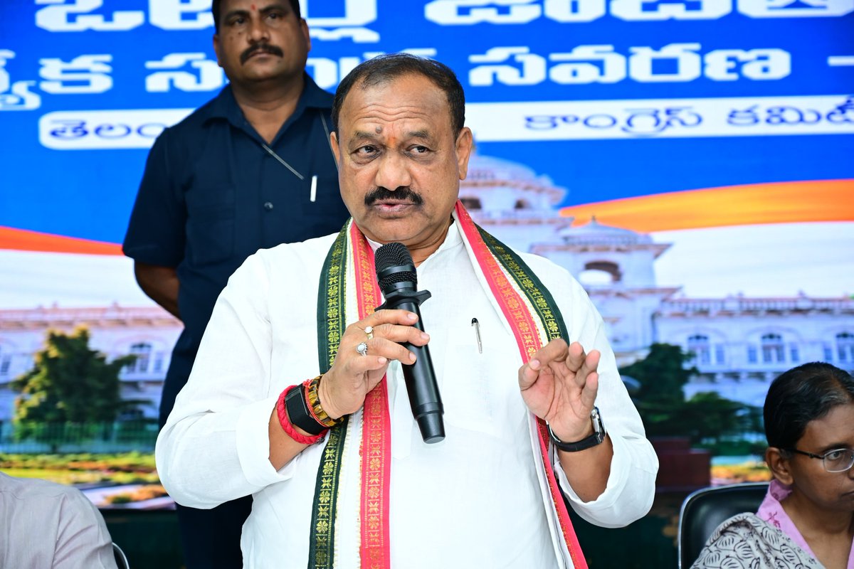 Congress4TS's tweet photo. గాంధీ భవన్ లో SIR, BLA-2లపై...
“శిక్షణా కార్యక్రమం ప్రారంభం”

Master Trainers Training program regarding SIR, BLA-2 at Gandhi Bhavan

కార్యక్రమంలో టీపీసీసీ అధ్యక్షులు మహేష్ కుమార్ గౌడ్, ఏఐసీసీ ఇన్‌చార్జ్ మీనాక్షి నటరాజన్, ఏఐసీసీ కార్యదర్శి సచిన్ సావంత్, శిక్షణ విభాగం చైర్మన్ ఎమ్మెల్యే రాంమోహన్ రెడ్డి గార్లు పాల్గొన్నారు.

టీపీసీసీ మాస్టర్ ట్రైనీలకు ఏఐసీసీ శిక్షణ విభాగం నుంచి వచ్చిన నిపుణులైన ట్రైనర్లు ప్రత్యేక శిక్షణ అందిస్తున్నారు.