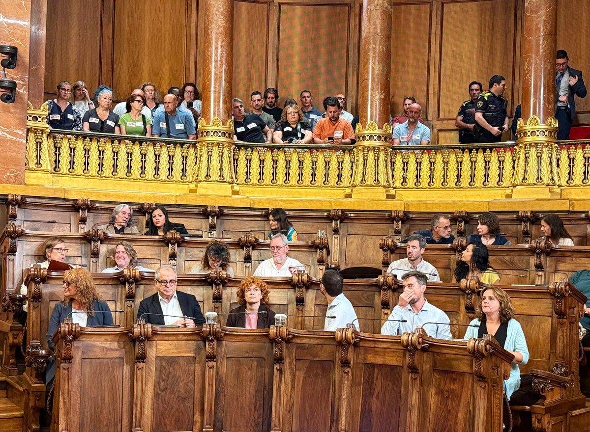 ERCbcn's tweet photo. 🏛️ @ercbcn reivindiquem la nostra Barcelona al plenari d'avui:

1️⃣ Regulem l'entrada de turistes als Búnquers del Carmel
2️⃣ Eliminem el terme 'Festa Major' de les celebracions del Tour
3️⃣ Homenatgem Josep Sunyol, diputat d'ERC i president del Barça

📲https://t.co/DkzeRIZRmd https://t.co/SVt1RayhKK