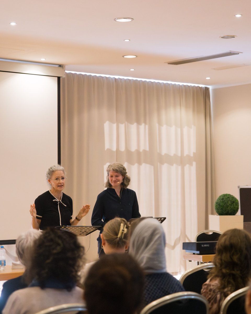 EBTCBibelschule's tweet photo. Das war ein segensreicher zweiter Konferenztag! Heute starten wir wieder mit spannenden Seminaren in Tag 3 – gefolgt von einer Podiumsdiskussion um 10:15 Uhr, in der wir Publikumsfragen zur Gemeinde am Sonntag beantworten! Schau im Livestream zu: https://t.co/FXqc0e1zr7 https://t.co/yxjiXdhvMa