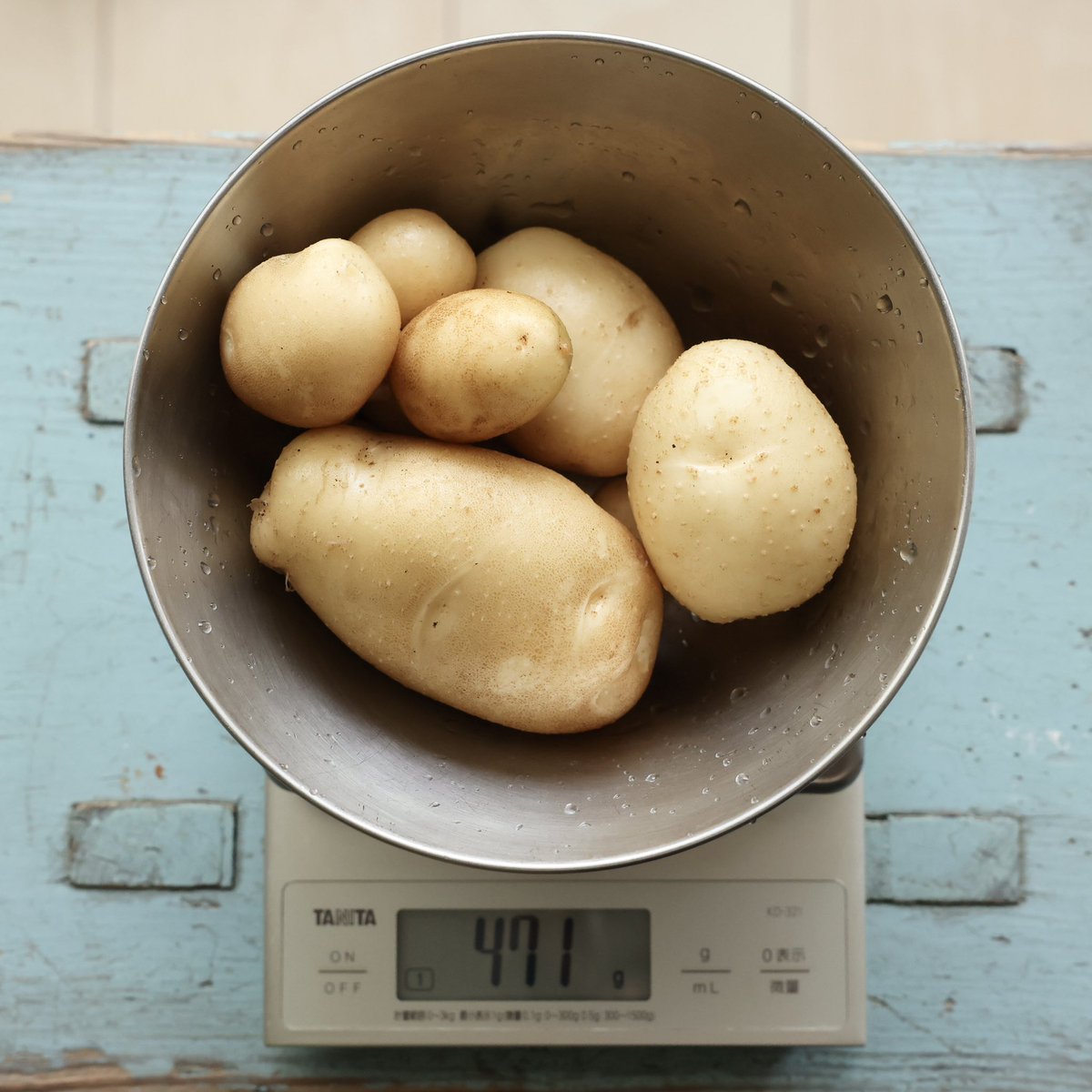 casha_casha's tweet photo. 植え付けから106日目
完全に枯れ込みましたので、本日ポテトバッグ収穫しました

1号→総量471g、最大198g

2号→総量473g、最大94g

去年の半分くらいの収量でした💦
数日暑い日が続いたのが敗因でしょうか…来年の反省にして、美味しく頂きます🥔

#ポテトバッグ甲子園2026 #プロトリーフ　#カルビー https://t.co/kFlVu9NUhf