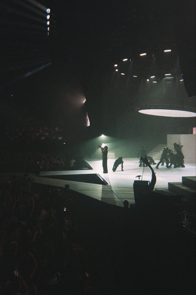LDLC_Arena's tweet photo. En fouillant notre téléphone, on est retombé sur ces photos à l’argentique des deux shows de @THEDAMSO 🖖📸

La Nation, c’était quoi votre moment préféré du concert ? https://t.co/jxVOAjgy4l