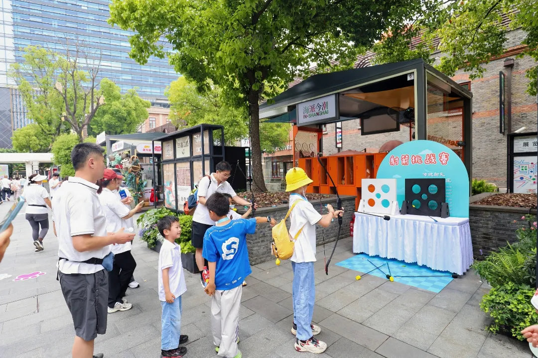 MeetBund's tweet photo. The 11th “Dreams Come True” Charity Walk was held at the North Bund, bringing together over 1,000 participants for a fitness walk and traditional games like touhu and archery. All registration fees support children battling liver diseases. 11 years of spreading warmth and hope. https://t.co/RtLqasadjJ