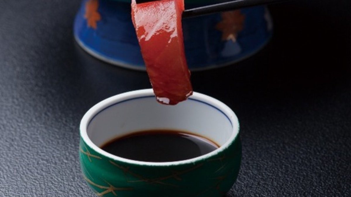japan's tweet photo. Kishu Yuasa: The Birthplace of Soy Sauce🏘️ Recognized as Japan Heritage, Yuasa carries its townscape and culture into the future. Restored traditional houses become cafes &amp; shops, energizing historic streets, while children’s soy sauce workshops deepen ties to the community.✨ https://t.co/muGqObwlcL