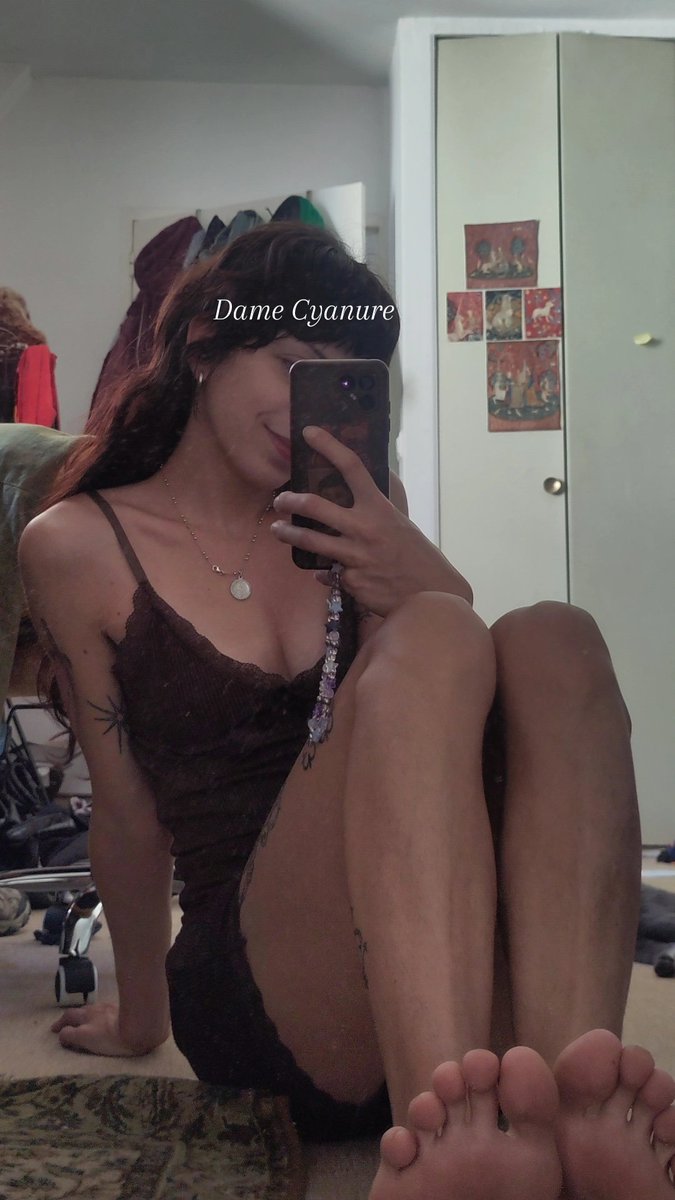 DameCyanure's tweet photo. hello findom 💋
je dévore le porte-monnaie de qui aujourd'hui ? https://t.co/JrCtm9SOfp
