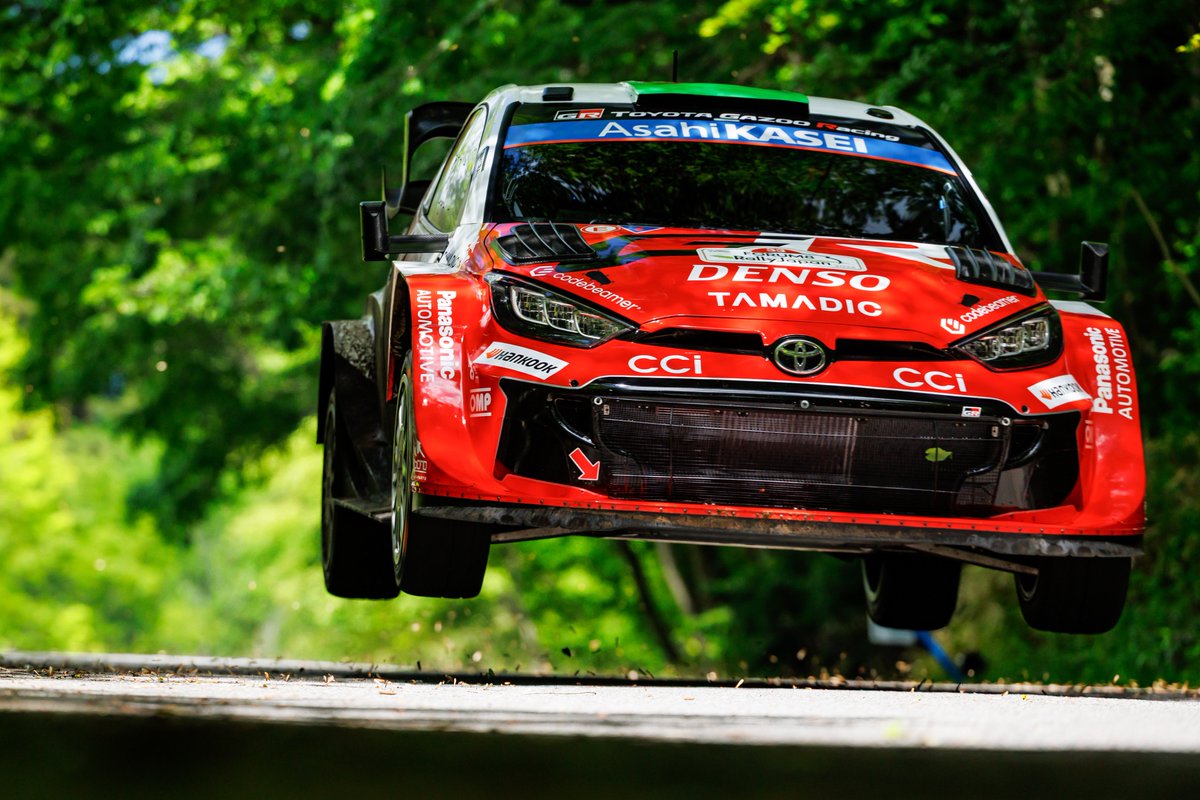 RallysupportNL's tweet photo. Elfyn Evans leads a Toyota 1-2-3-4 at the end of Day 1 at Rally Japan! 🇯🇵

⏱️ O/A after SS6:
1. Evans
2. Solberg +15.7
3. Ogier +17.1
4. Pajari +41.5
5. Neuville +58.2
6. Katsuta +1:03
7. Fourmaux +1:16
8. Paddon +2:17
9. Armstrong +2:40

#WRC #RallyJapan 📷 Toyota GAZOO Racing https://t.co/Zs2SJqRheS