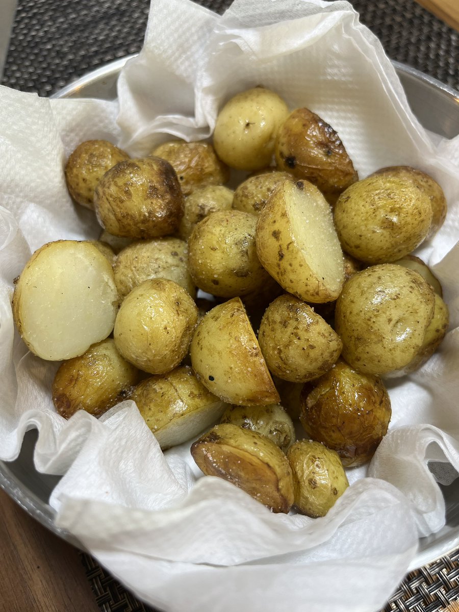 pinkiloveit's tweet photo. おやつにフライドポテト♪
ミニ新じゃがの美味しい食べ方🤭

#料理好きな人と繋がりたい #料理記録 #おうちごはん #x家庭料理部 #お腹ペコリン部 #飯テロ #献立 https://t.co/vQYOAV6ypU