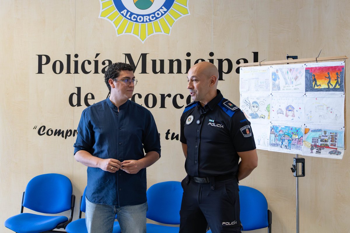 DavidLopezAlc's tweet photo. #Alcorcón tiene motivos para sentirse orgulloso.

Un agente de nuestra @PoliciaAlcorcon, David, ha sido reconocido con la Medalla de Oro a la Protección Animal de @AnimalesGob por participar en la elaboración de un pionero protocolo contra el maltrato animal.

Un reconocimiento nacional que demuestra el compromiso de nuestra ciudad con el bienestar animal y con una seguridad que también protege a quienes no tienen voz.

Muchas gracias por tu trabajo y tu compromiso por el bienestar animal.