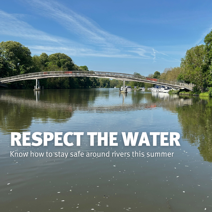 EnvAgencyMids's tweet photo. If you're tempted to cool off in a river during the heatwave:

🚫 Don't jump in! You can't see what's under the surface, and cold water shock can lead to drowning.

🚫 Stay well away from weirs, locks, pipes and sluices.

🚫 Watch out for boats. It's hard for boaters to see you. https://t.co/zt2dT4ktys