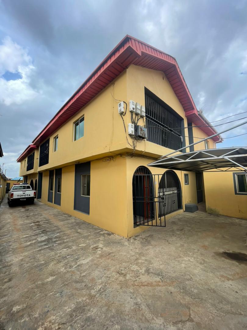 BetaRealtors's tweet photo. Mainland Property!

Property having 4 units of 3 Bedroom Apartments and 1 unit of 1 Bedroom Apartment 

📍Ogba, Lagos 🇳🇬 

Price: ₦300million 

Title: Certificate of Occupancy 

Land Size: 606sqm 

Tenanted: Vacant Possession Feb 2027

 *Investor/Developer's Delight* 

#propertyforsale
#PropertyInvestmest
#buy #sell we all win 🥂 
#LetsTalk