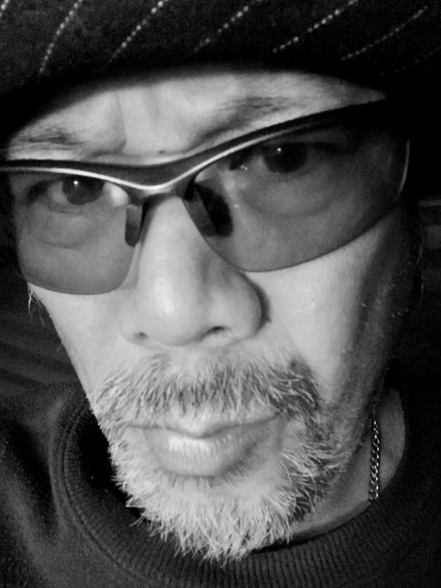 HIDE4116's tweet photo. 夢の路

朝日に 向いて　波の狭間に
交逢う　魚の群れ
夢叶え　優しき海　奏でる　波の音色
遥かみる　水平線　喜ぶ　子供達
溢れる笑顔で　かけてゆく　夢の路

詩　暎竪hideki

※幼い頃　八幡神社から　観る
呼子湾を　イメージに　書き上げました
故郷　有難う　
リハビリ順調乞うご期待

Ⓜ️☝️ https://t.co/zsnjXarYve