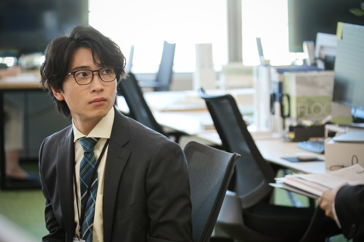 oricon's tweet photo. 庄司浩平『余命3ヶ月のサレ夫』スピンオフ
『岩崎一樹は放っておけない』で主演❗️

TELASA（テラサ）で配信スタート📡

元乃木坂46清宮レイも出演
“放っておけない”性分の
岩崎の素顔や先輩らしい姿が明らかに
https://t.co/2XTegrzOTz

#余命３ヶ月のサレ夫 https://t.co/GFAf94LEFY
