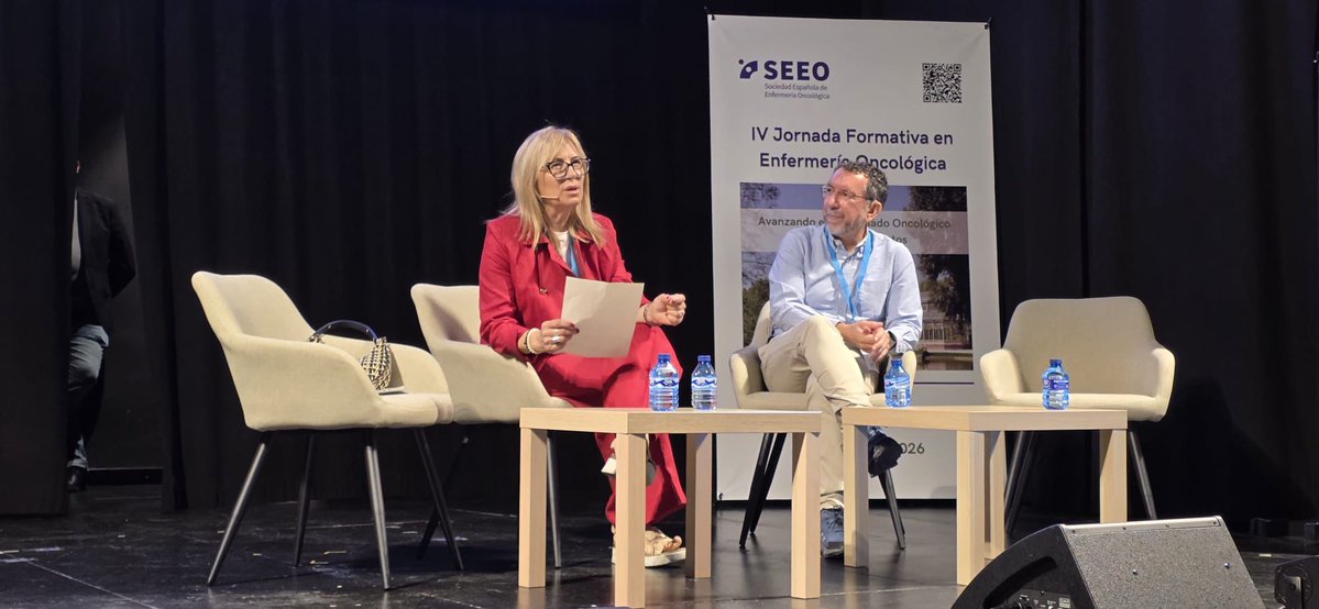 ComillasEUEFsjd's tweet photo. Desde la #EUEF destacamos la participación de @julio_delatorre , profesor de la Escuela, en la IV Jornada Formativa en #EnfermeríaOncológica de @_SEEO_ , participando en la apertura junto a Nines Peñuelas (@vallhebron) y repasando hitos clave de la sociedad científica. 

📸👇 https://t.co/u09UzGg7CG