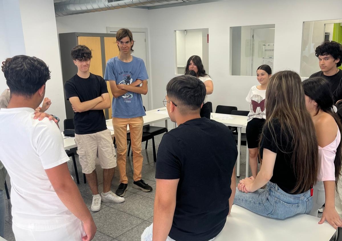 EscolaEfa's tweet photo. L’equip d’orientadores va fer una xerrada al Centre Noves Oportunitats per apropar el món del lleure educatiu i la professionalització del sector.🙌

🗣️La sessió es va centrar en donar a conèxier la figura del monitor/a de lleure educatiu. @Acellec https://t.co/PUZcAIV72G