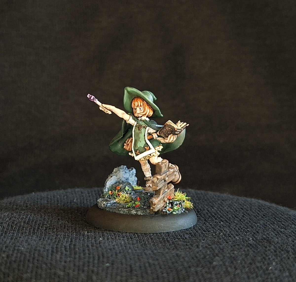 GasFloryHobby's tweet photo. Magical student Nino is complete! Another great sculpt from @saMghaaraama - full of motion and fine detail. I might have to rework the front of her cape but at table distance she looks great.
Assembly and build images are on my earlier post. https://t.co/xA0q38m2Gh