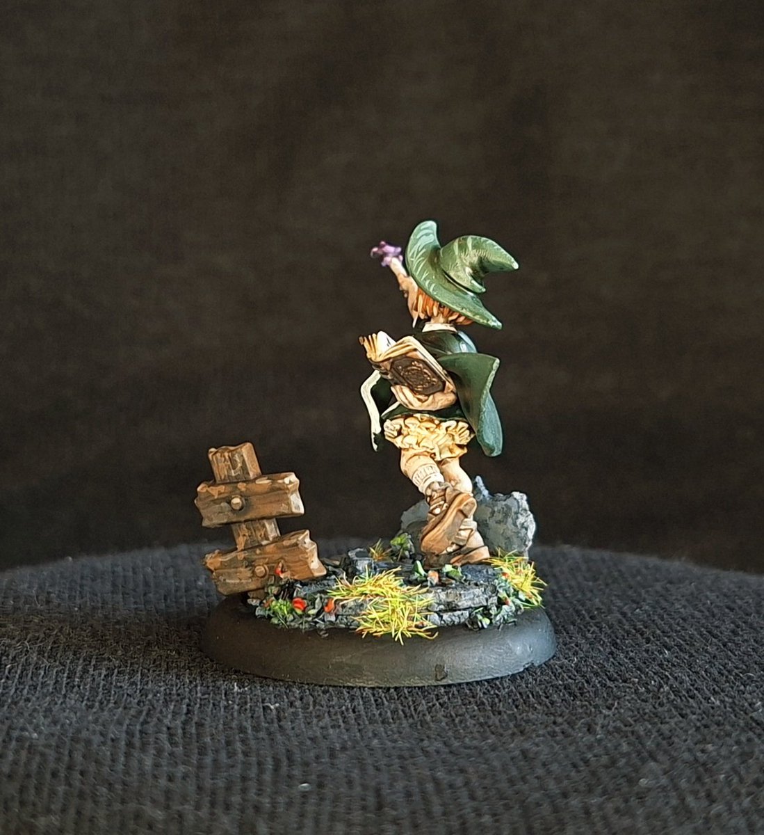 GasFloryHobby's tweet photo. Magical student Nino is complete! Another great sculpt from @saMghaaraama - full of motion and fine detail. I might have to rework the front of her cape but at table distance she looks great.
Assembly and build images are on my earlier post. https://t.co/xA0q38m2Gh