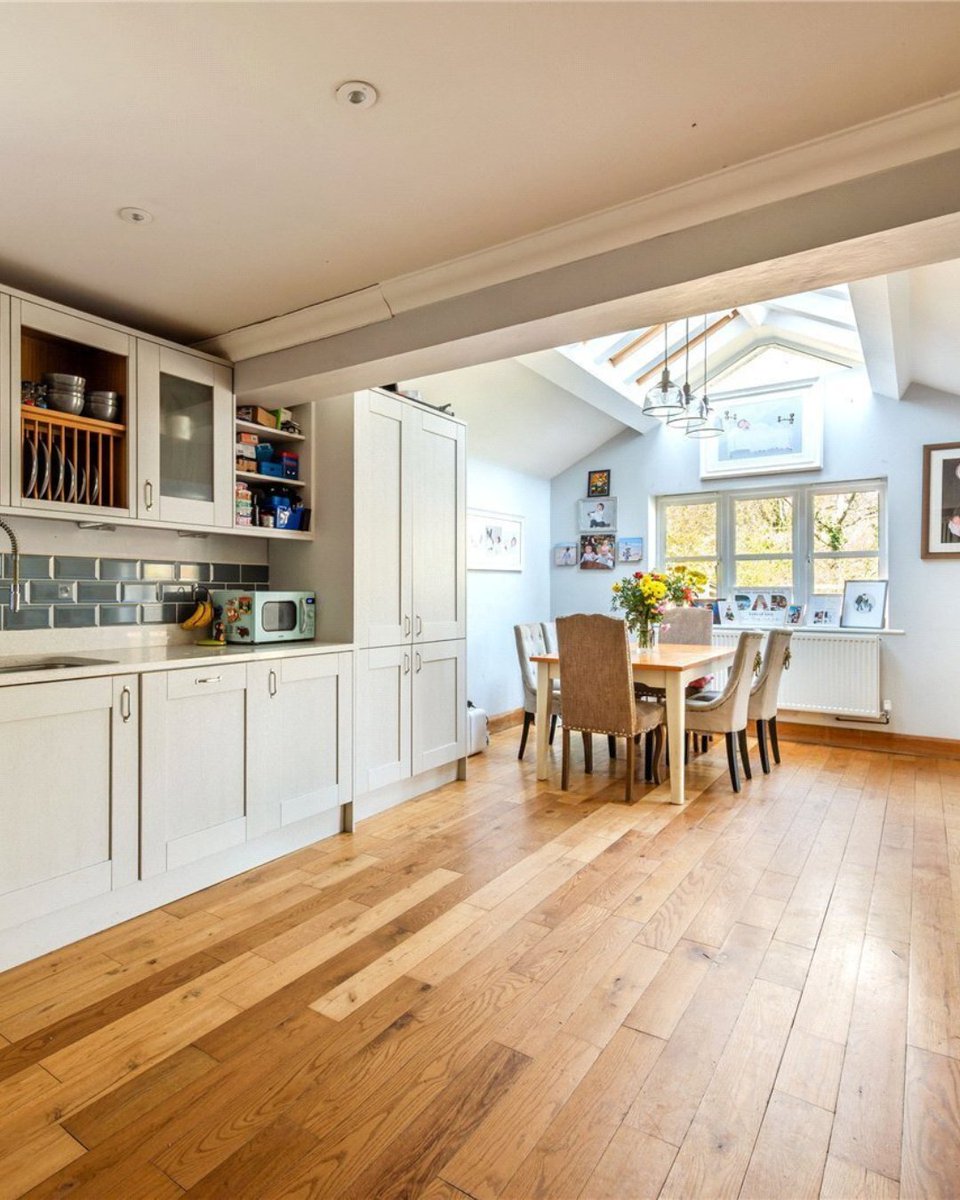 JSDorking's tweet photo. Walk to the village shop. Walk to the pub. Walk to Newdigate Infant School. Then come home to a nature reserve at the bottom of your garden.

#Newdigate, #Dorking, #Surrey
Guide price £895,000

https://t.co/GBLJUqpgQp

#dorkingsurrey #surreyproperty #surreyhomes  #naturereserve https://t.co/XH6sYnKYhb