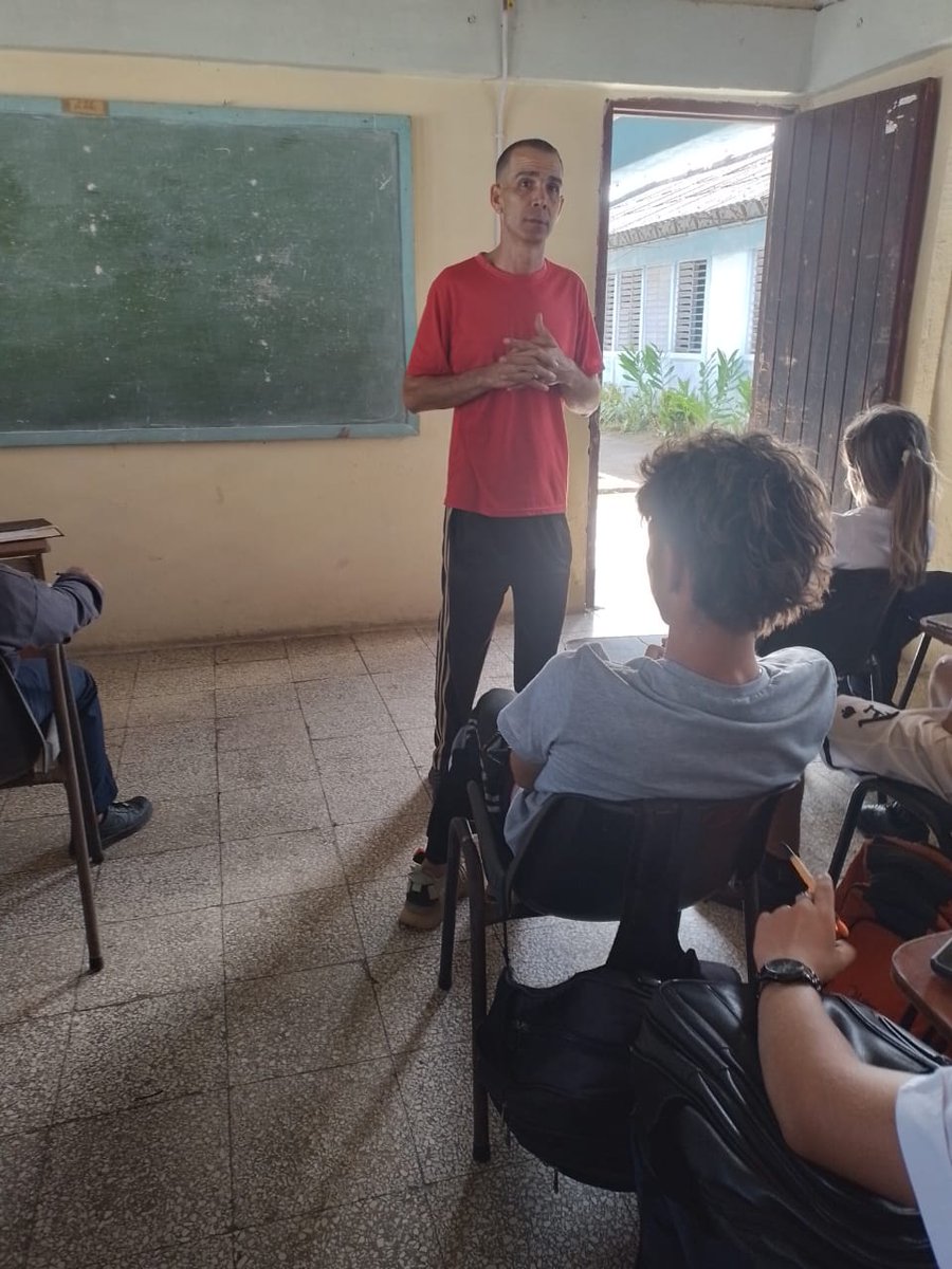 IPVCECamaguey's tweet photo. #100AñosConFidel
En #IpiCamaguey se trabaja con sistematicidad y resultados en el proceso de la Práctica Preprofesional. Estudiantes de Electrónica y Automática asumen en la Aulas Anexas su preparación
#LaPatriaSeDefiende
#ConFidelEnCadaAula https://t.co/uTSF8qGs1x