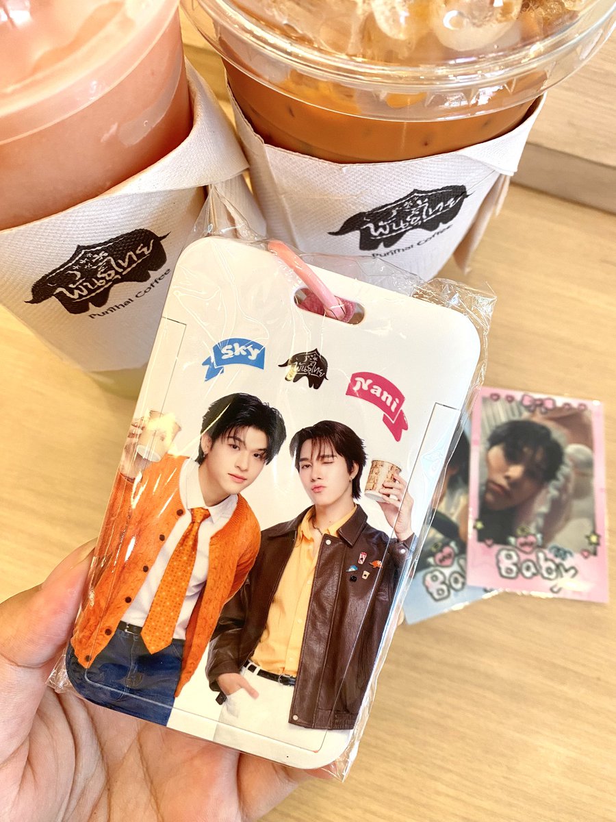 doublebacon_'s tweet photo. โชคดีมากกกก พันธุ์ไทยสาขาแถวบ้านยังมี card holder เหลือเลยชวนเพื่อนมาซื้อให้ครบ ใครอยากสะสมรีบมาที่หน้าร้านน้า แต่อย่าลืมถามพี่พนงก่อนน้าว่ามีของม้ายยย
#พันธุ์ไทยอะไรก็เป็นไปได้
#PunthaixSkyNani https://t.co/jbZvHNbIQW