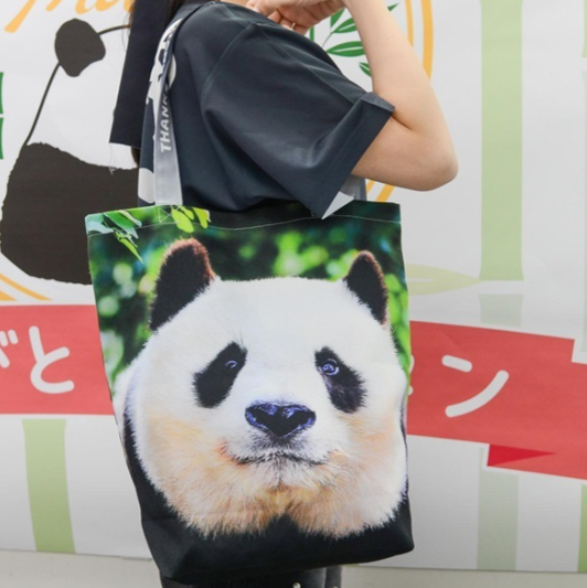 kobetvjp's tweet photo. このあいだ、このまんまのファッションの方がおられて驚くやら嬉しいやら…目立ちますよね…

https://t.co/qudPgOFMSU

6/1から再販ありますので… https://t.co/W5XLYqW1WU