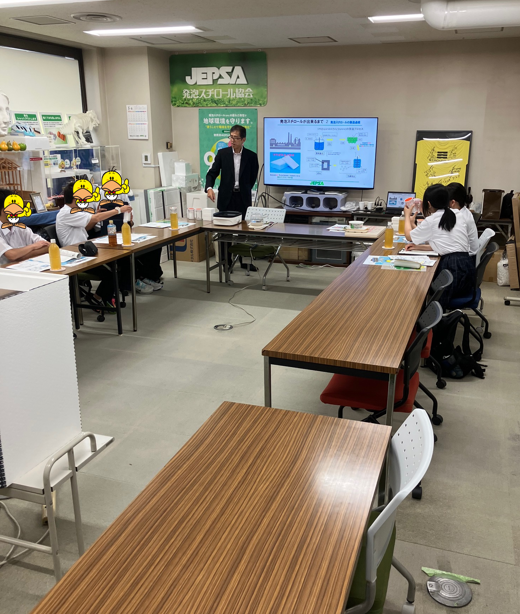 jepsa2010's tweet photo. ５月２７日（水）は
三重県　いなべ市立藤原中学校
岐阜県　多治見市立南ヶ丘中学校
他１校の生徒さんに来ていただきました。
発泡スチロールの特長覚えてくれたかな(^^♪
＃発泡スチロール協会
＃EPS
＃いなべ市立藤原中学校
＃多治見市立南ヶ丘中学校 https://t.co/HgplBOJLMM