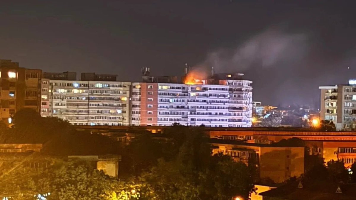 GeorgeBologan's tweet photo. A Russian military drone crashed in Romania, in the city of Galați (population 200,000), injuring two people (a child and his mother) and causing property damage. War is a failure of humanity, and those who provoke it are instruments of evil.  
@TerzaLoggia @VaticanNews https://t.co/ijqGv8RxgC