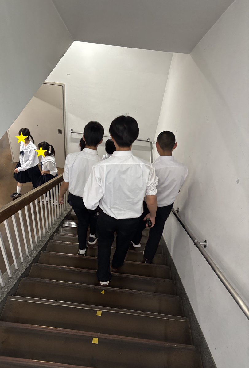 mottobunka's tweet photo. 5月～6月は修学旅行の季節👣
#キャリア教育 として訪問学習(企業訪問)を旅程に入れる学校も多く、芸団協にも、全国から中学生・高校生が訪れます。
#実演家 の権利(#著作隣接権)の話とCPRA業務、イベント等の企画運営、調査研究など、#芸能 にまつわる芸団協のお仕事紹介。#芸能花伝舎 の見学も。 https://t.co/82cm2d5vht