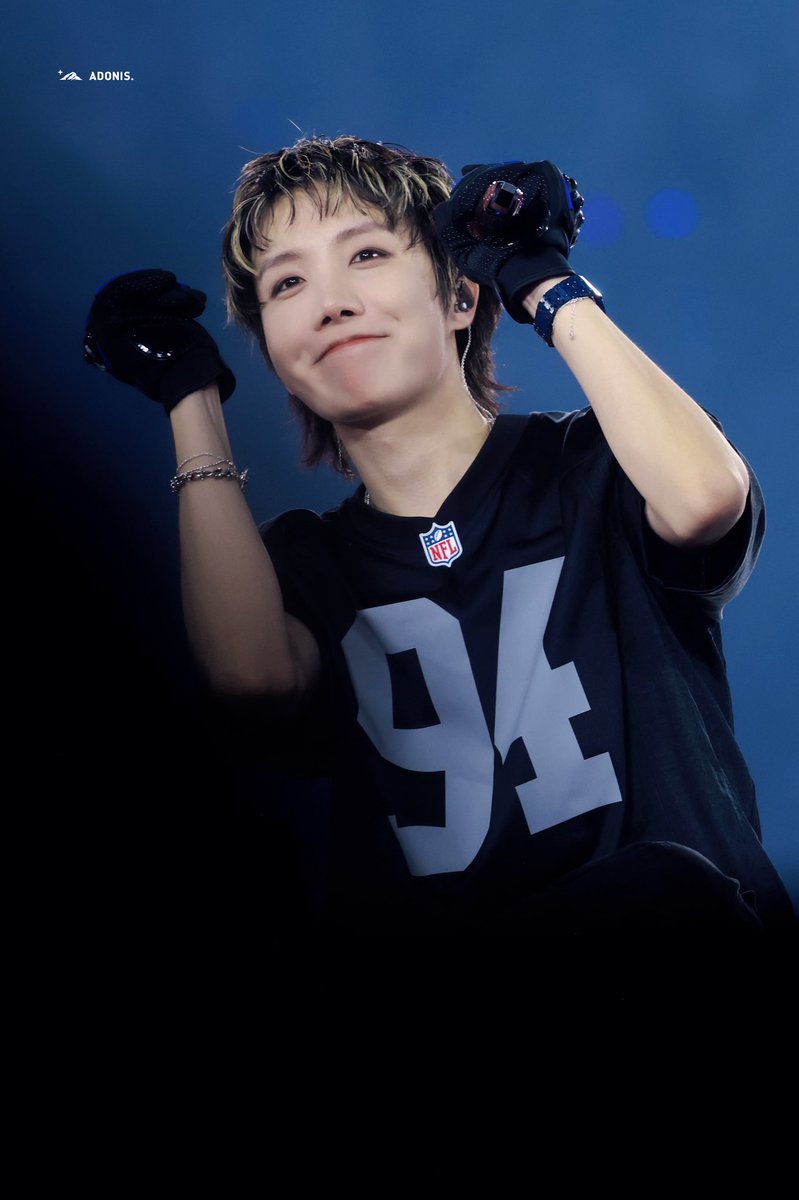 Adonis_Hoseok's tweet photo. 260528 BTS WORLD TOUR ‘ARIRANG’ in Las Vegas 

🫶🏻🫶🏻🫶🏻

#제이홉 #정호석 
#JHOPE #ジェイホープ 
#방탄소년단 #BTS @BTS_twt https://t.co/Jma4lZxqLi