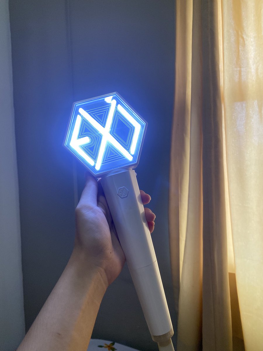 adadechvi's tweet photo. want to rent sewa lightstick EXO ver 3 avail day 1 dan 2 (6–7 juni)
- 215k/day (inc baterai AAA)
- cod (venue atau sekitar)
- wajib dp 50k untuk book
- jaminan kartu identitas (ktp/sim/ktm)

#exo #jakarta #exhorizon #gbk #lighstick https://t.co/0OrOPCKzdQ