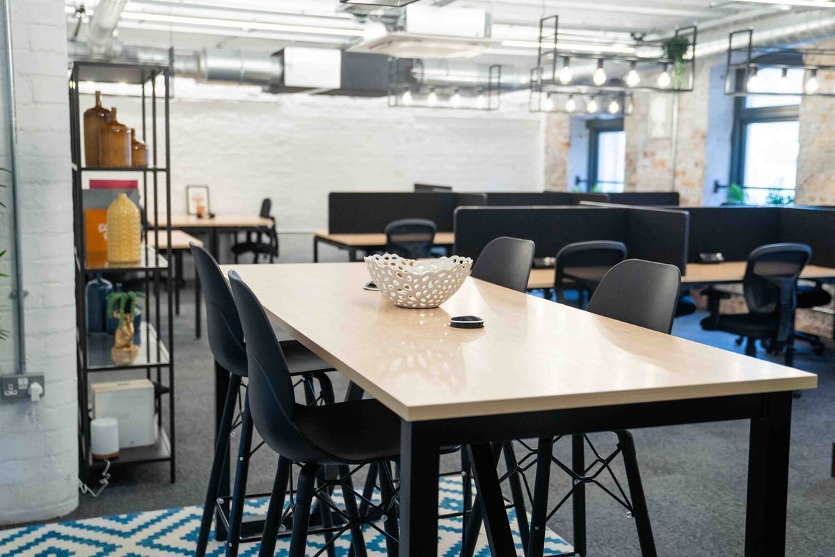 OfficeHunt1's tweet photo. Offices available for rent in the center of Wakefield! Get in touch with Office Hunt for further information! #officetolet #officehunt #officespace #privateoffice #coworking #hotdesks #meetingroom #Wakefield #uk #officesearch #officerental #servicedoffice #businesscenter https://t.co/MEDsV8d154