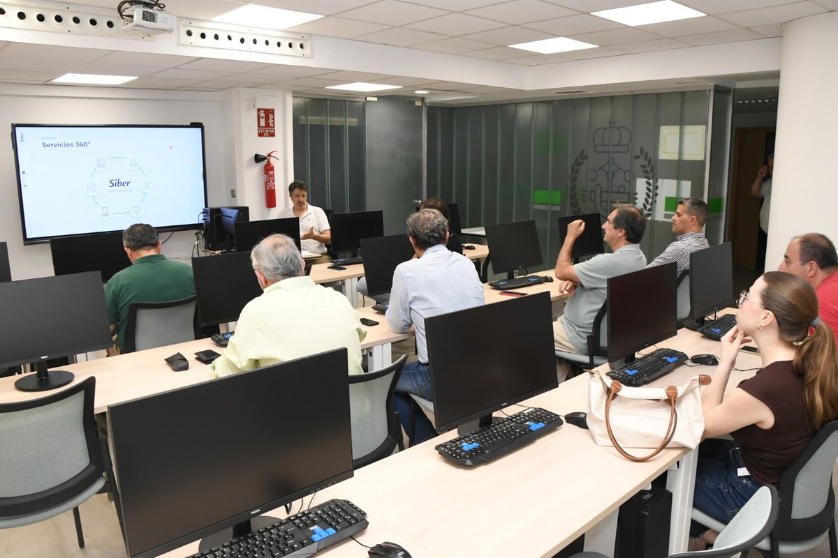 Siber's tweet photo. La semana pasada, Siber Academy estuvo presente en dos jornadas técnicas presenciales en Colegios Oficiales de Ingenieros Técnicos Industriales 🍃

Formación, conocimiento y ventilación eficiente, de la mano de nuestros técnicos.
#SiberAcademy #VentilacionMecanica https://t.co/hUVdmhSm2d