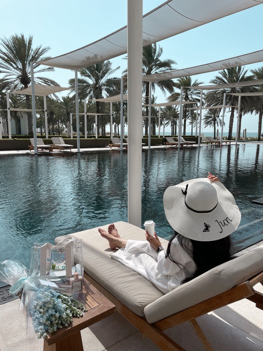 Thechedimuscat's tweet photo. At The Chedi Pool, summer settles into quiet, expansive moments and unhurried hours by the water.

#TheChediMuscat #Oman #LHWtraveler #ChediHospitality #AVoyageUnbound https://t.co/FBbYRQdWjM