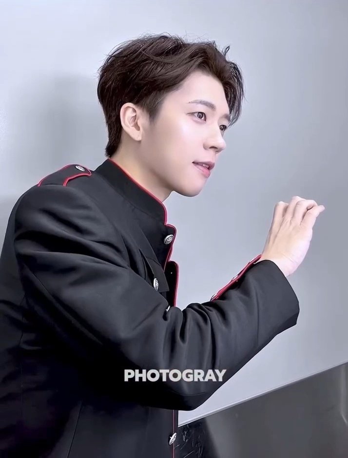 mybaby_nwh91's tweet photo. 보정빨이 아니라 이 날 우현이 미모 주사위 28이었네 ㄷㄷ https://t.co/4hFdnarBP5
