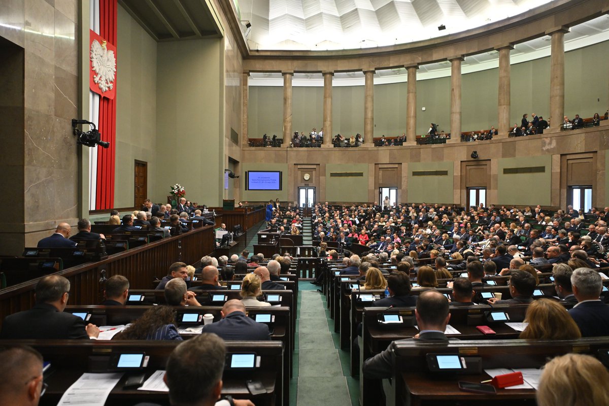 KancelariaSejmu's tweet photo. ✅Sejm uchwalił ustawę o zmianie ustawy o ochronie zwierząt.

Szczegóły i przebieg procesu legislacyjnego:
https://t.co/MQOEOZrewx https://t.co/9Dfu2HR3bn
