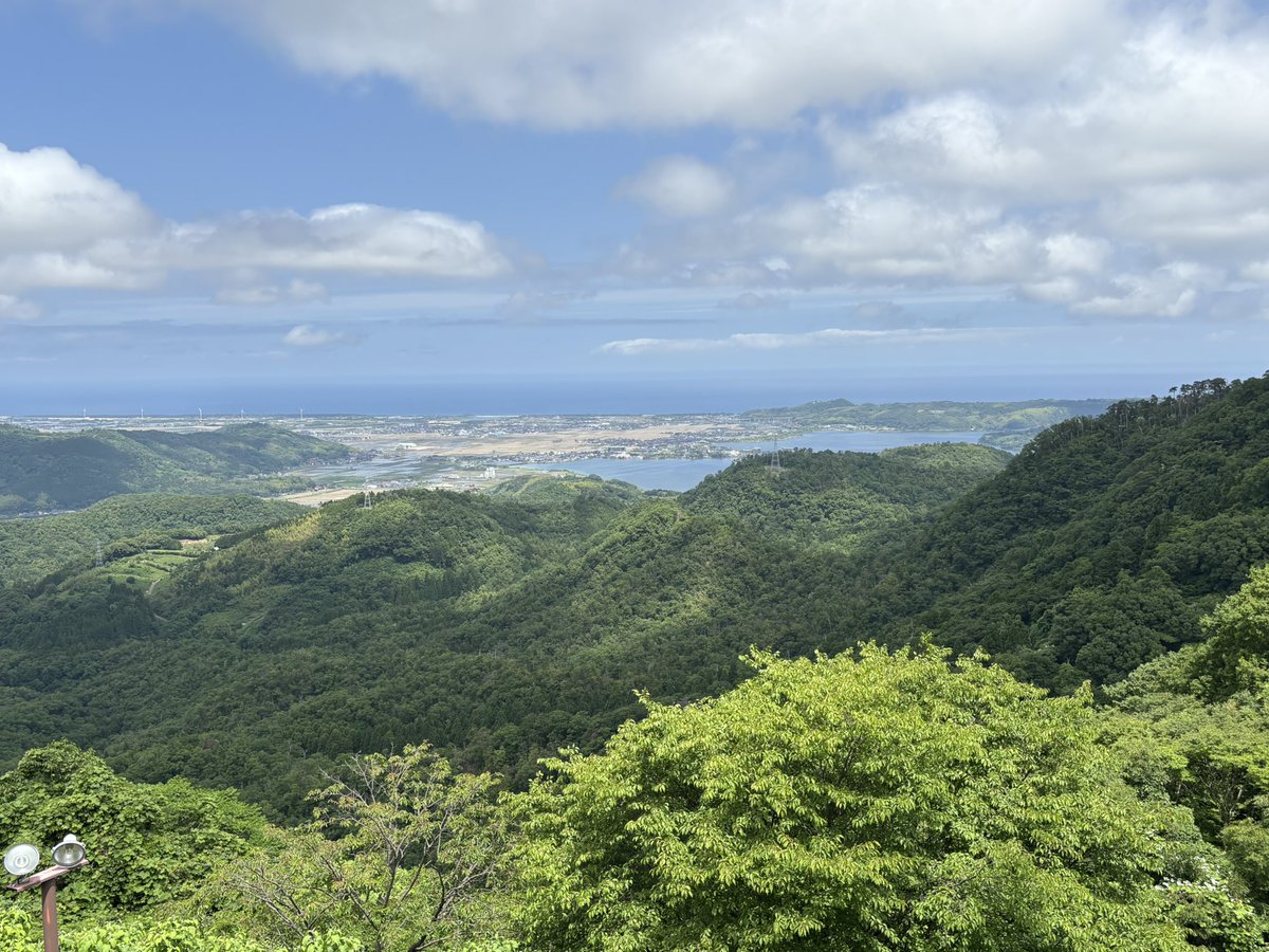 3Sky16's tweet photo. 羽衣石山に登りましたー🏯
日本海、東郷池の方が見えました

鳥取県東伯郡湯梨浜町 https://t.co/4tnFZDKLqg