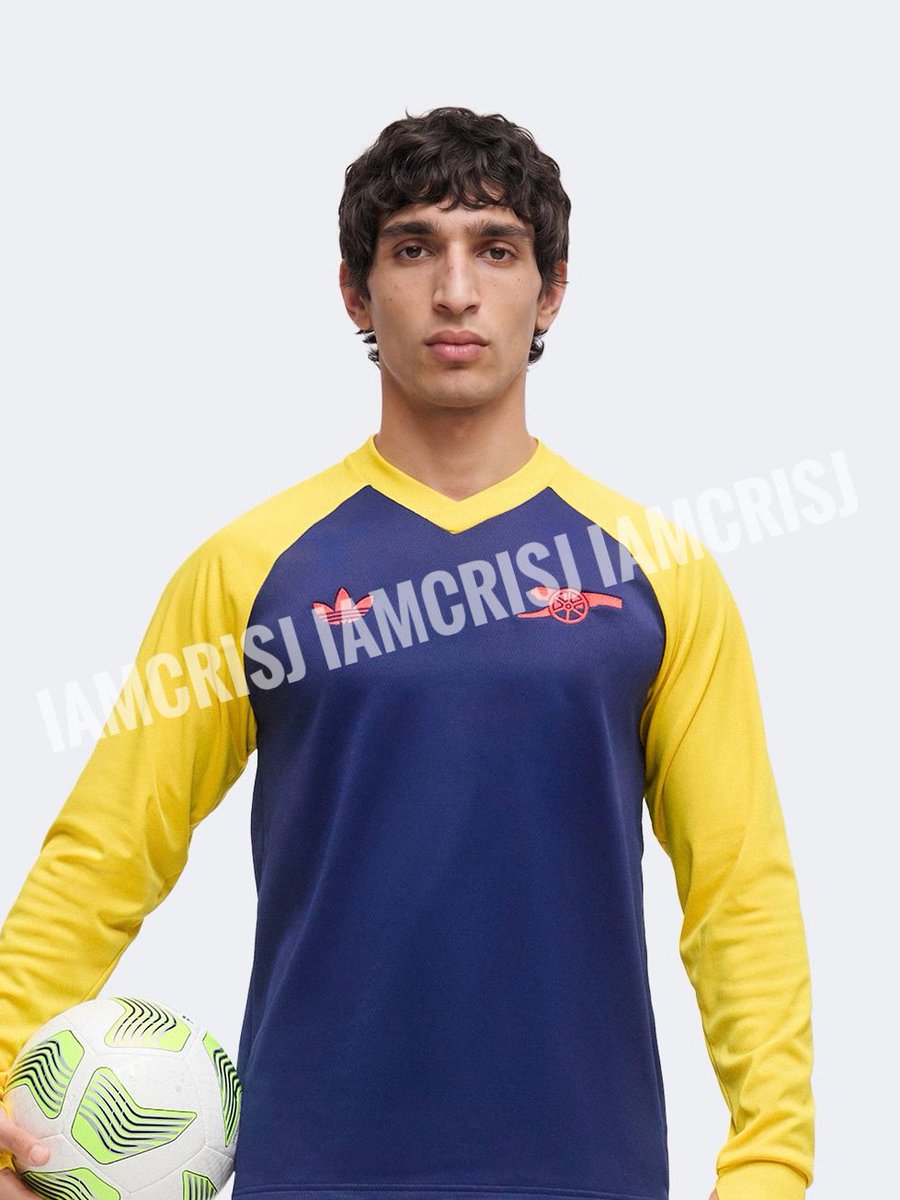 IamCrisJ's tweet photo. A first look at the Arsenal Pre Match Shirt to be worn with the away kit next season. Also available in a short sleeve. 

The black/green pre match shirt that leaked a few weeks ago is not scheduled to be released until 2027. https://t.co/g1vxBdhAeE