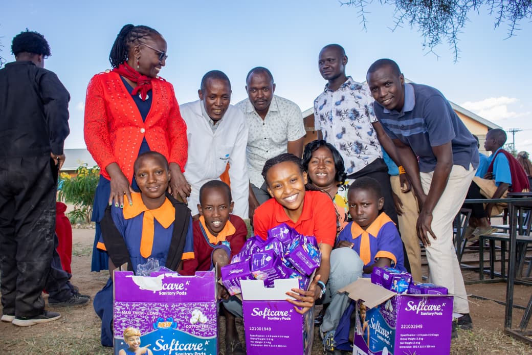 NicePlaceFound's tweet photo. Marking Menstrual Hygiene Day at Risa Primary School, we engaged teachers, girls &amp; boys in open talks on menstrual health, broke myths &amp; reduced stigma. We also distributed pads to support dignity &amp; confidence. No girl should miss school because of her period. #MHDay https://t.co/obupC242St