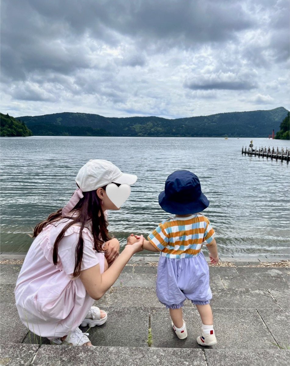 tsukimemo17's tweet photo. ユニクロ×セシリーのキッズのワンピースはこんな感じの丈感！
ピンクはキッズにしかなかったからピンクに💘旅行で荷物減らしたくて1枚で着たけどジーンズと合わせても良さそう🎀 https://t.co/26aDSw8U4y