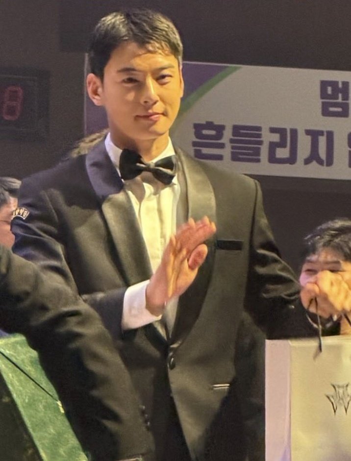 디마유 tweet media