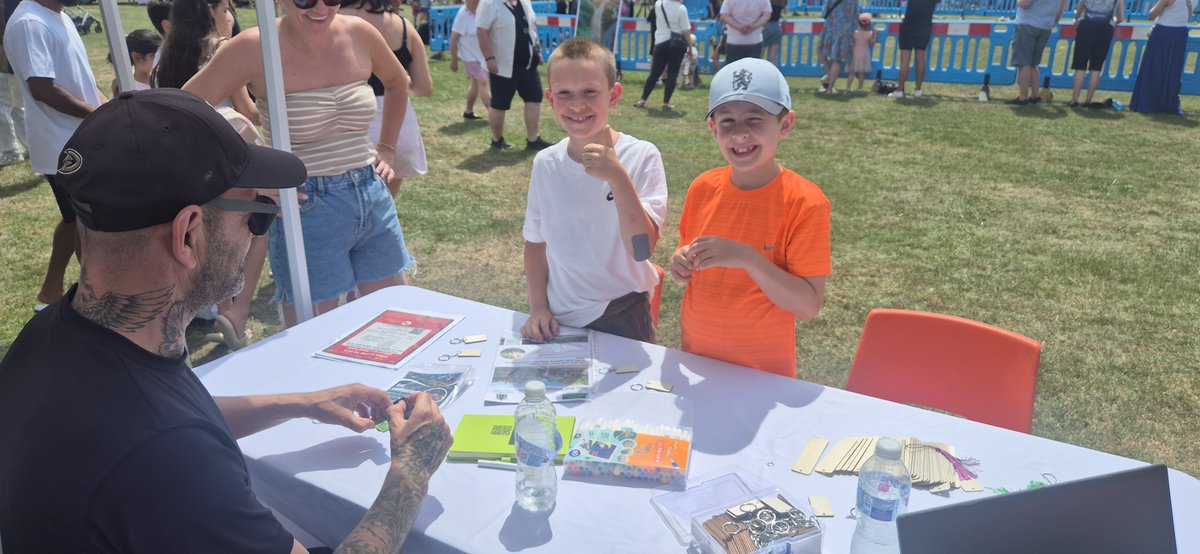RBKParks's tweet photo. What a fantastic day yesterday at Celebrating Chessington!
It was wonderful meeting so many amazing people from the local community and seeing so much interest in our community volunteering opportunities.

We also had the pleasure of meeting the new Mayor of Kingston https://t.co/Wj5RjpOJZI