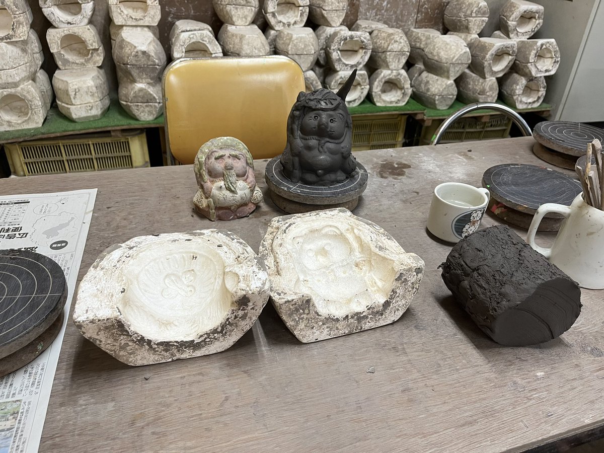 omiso_captain's tweet photo. 信楽へ◎
たぬき作った！（写真は先生のお手本） https://t.co/eZb7OYM9Hw