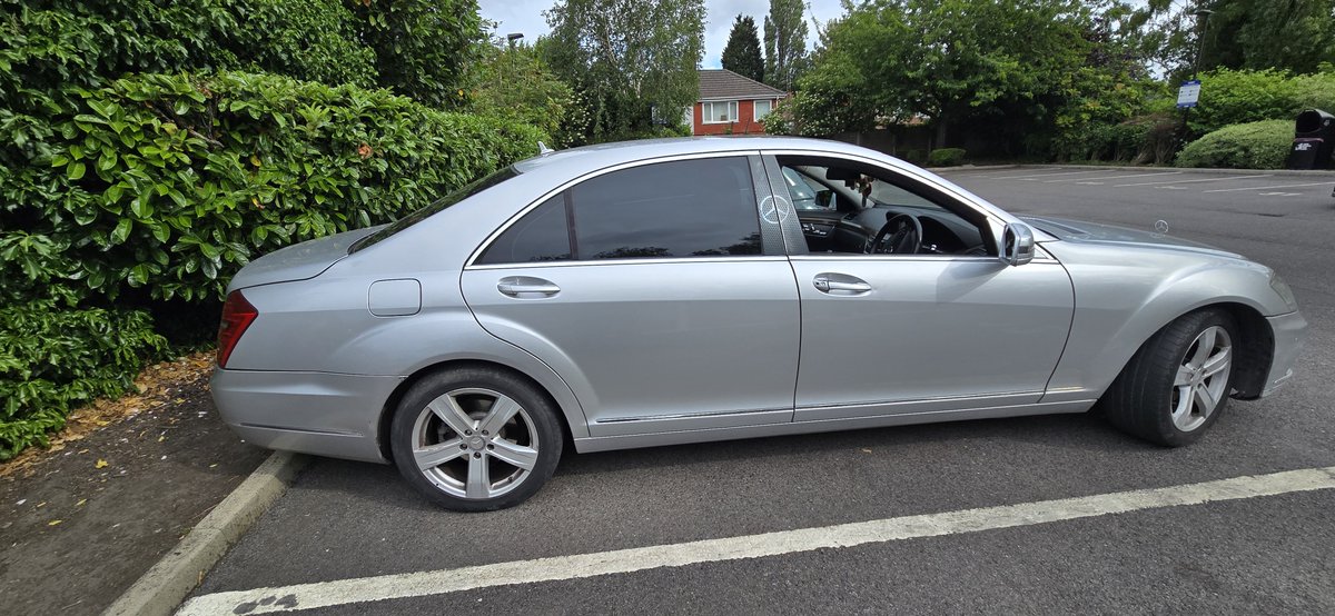 gmptraffic's tweet photo. This Mercedes has just been seized from Oldham Road, Failsworth.

Driver was driving on an expired driving licence, having failed to reapply for his licence following a disqualification. 

Vehicle seized and driver reported. 

#seized #OpScalis https://t.co/AA5j4UGRcA