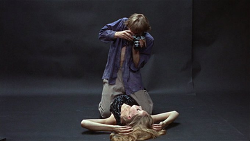 Gibboanxious's tweet photo. Blow-Up (1966) 

dir. Michelangelo Antonioni https://t.co/LtMGlqKfl3