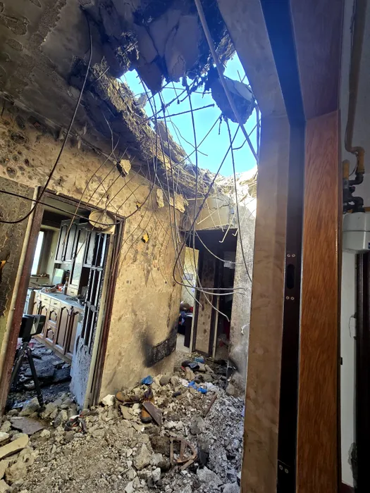 brave_romania's tweet photo. 🇷🇴 A drone crashed into an apartment building in Galați, Romania. 

Two people were lightly injured. 

The Ministry of National Defence (MAPN) is investigating the incident. https://t.co/bP73eHp4hX
