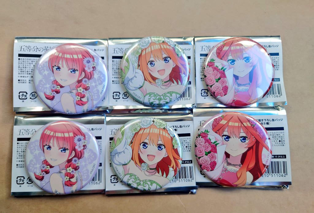 hamasho0617's tweet photo. 五等分の花嫁 ラウンドワン ラウワン 缶バッジ  交換

譲] 二乃,四葉,五月
求] 三玖

郵送希望です。
宜しくお願いします。 https://t.co/jF94xq6xqh