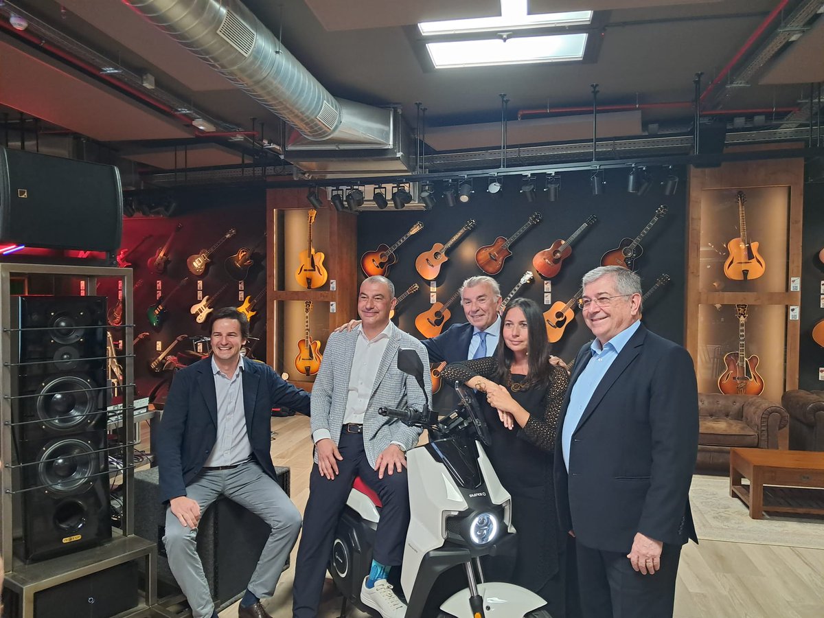 ANESDOR's tweet photo. Participamos en “Barcelona, ciudad de ciclomotores”, organizado por @LaVanguardia  con la colaboración de @ACCIONA. Un diálogo sobre el papel de la moto en la movilidad.

@txema_riano: “La moto y el ciclomotor aportan soluciones para avanzar hacia una movilidad más eficiente”. https://t.co/WZyvtWHBtt