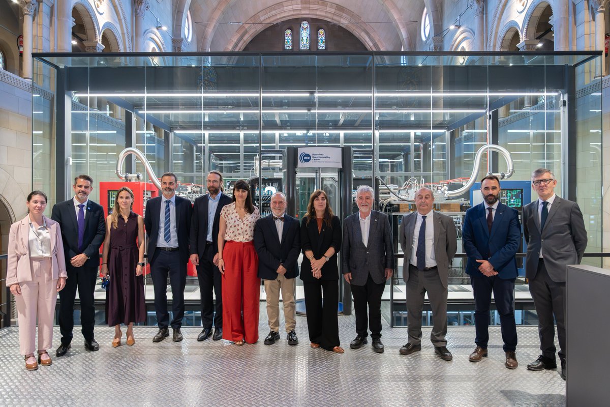 QuantumSpain_ES's tweet photo. 💘 Quantum Spain ha encontrado su media naranja cuántica.
El @BSC_CNS inauguró ayer el EuroQCS-Spain, su tercer ordenador cuántico — y el primero de carácter analógico. La partición cuántica del centro ya está completa. ⚛️
🔗 Más info: https://t.co/C3ts1N62wa https://t.co/N9AU2RICcF